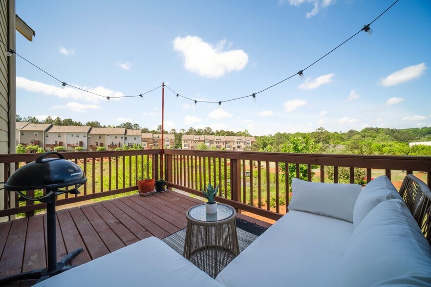 Building Photo - 1595 Ridgebrook Downs