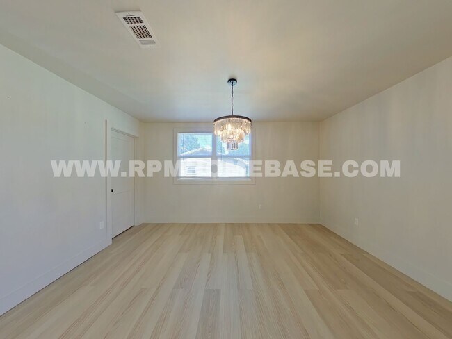Building Photo - 506 Forrest Ct