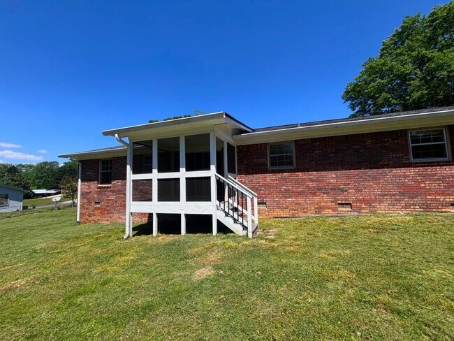 Building Photo - 3054 Poplar Springs Church Rd