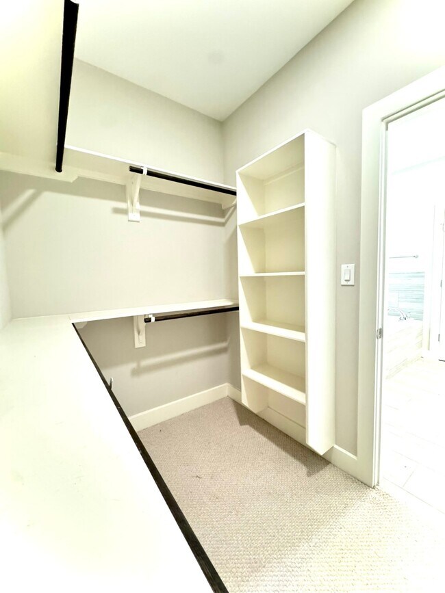 Building Photo - 1613 Milby St