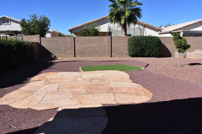 Building Photo - Great House  Close to Everything