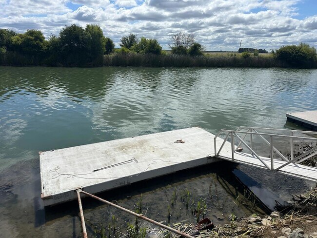 Building Photo - 128 Oxbow Marina Dr
