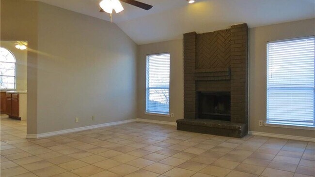 Building Photo - 1260 Hilltop Dr