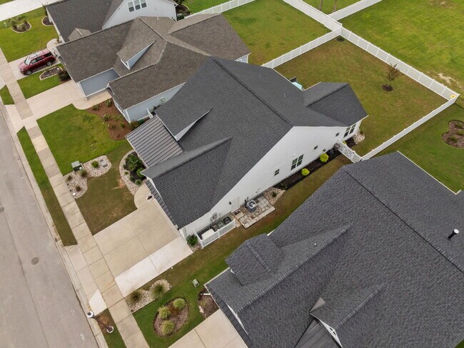 Building Photo - "Coastal Comfort Awaits: Spacious 3-Bed, 3-Bath Home in Holly Ridge!"