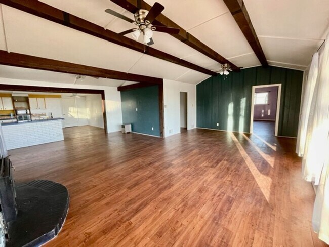 Building Photo - Ranch Style Farm