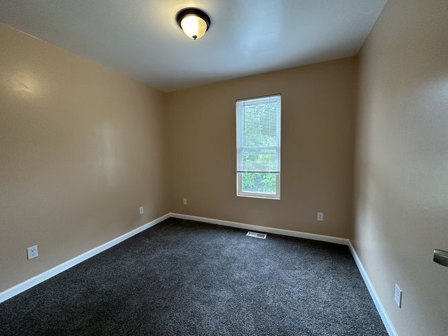 Building Photo - 697 Allyn St