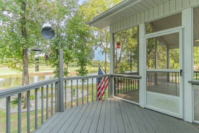 Building Photo - 10 Lindura Ln