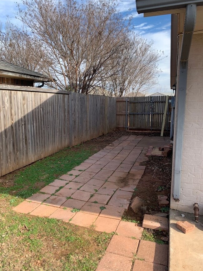 Building Photo - 517 Post Oak Ln