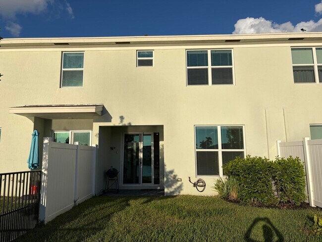 Building Photo - 4181 Lagoon Shore Dr