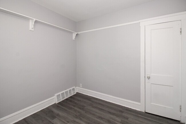Building Photo - 3071 W 111th St