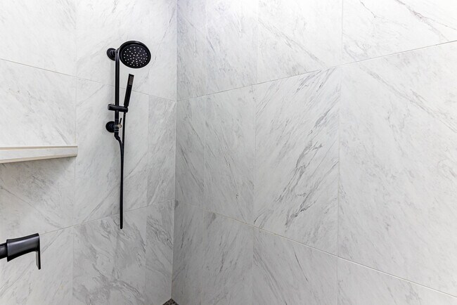 Building Photo - 820 Avalon Ave