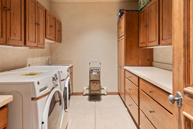 Building Photo - 395 Silverlode Dr