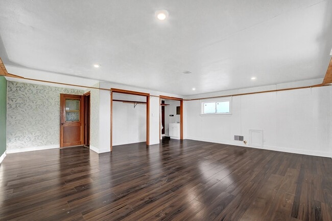 Building Photo - 1301 Avenue I