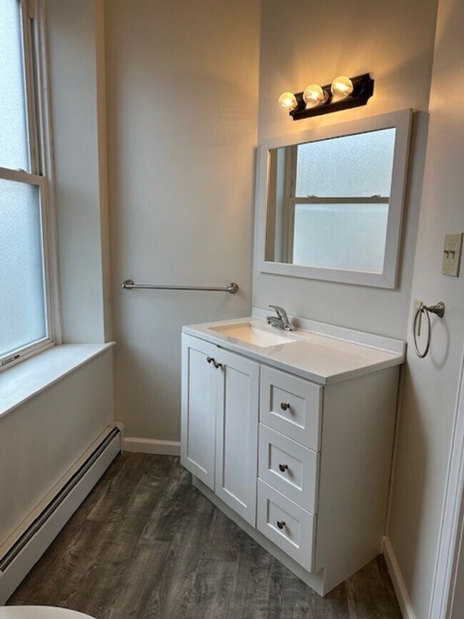 Building Photo - 136-138 W Main Ave-136