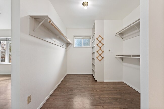 Building Photo - 4-Bedroom Luxury Home for Rent by Portland...