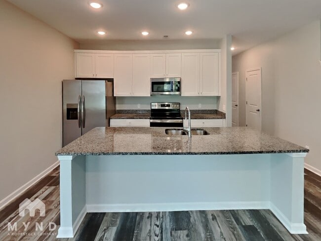 Building Photo - 482 Gray St