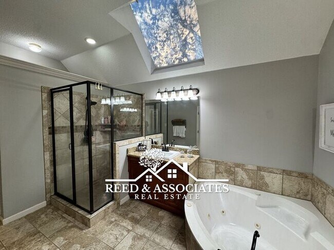 Building Photo - 4 bedrooms plus pool in Collierville!