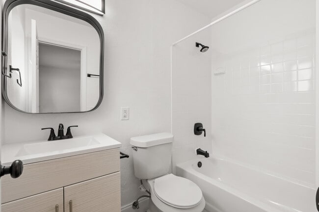 Building Photo - 1125 SW 15th Ave