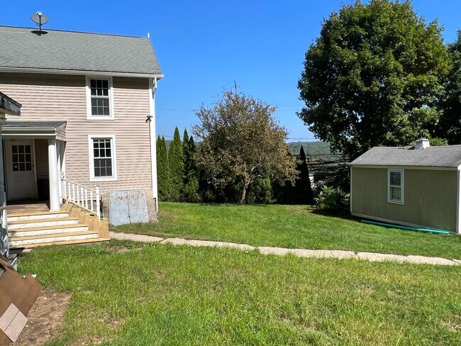 Rear view - 535 Bunker Hill Ave