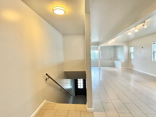 Building Photo - 626 Benton Wy