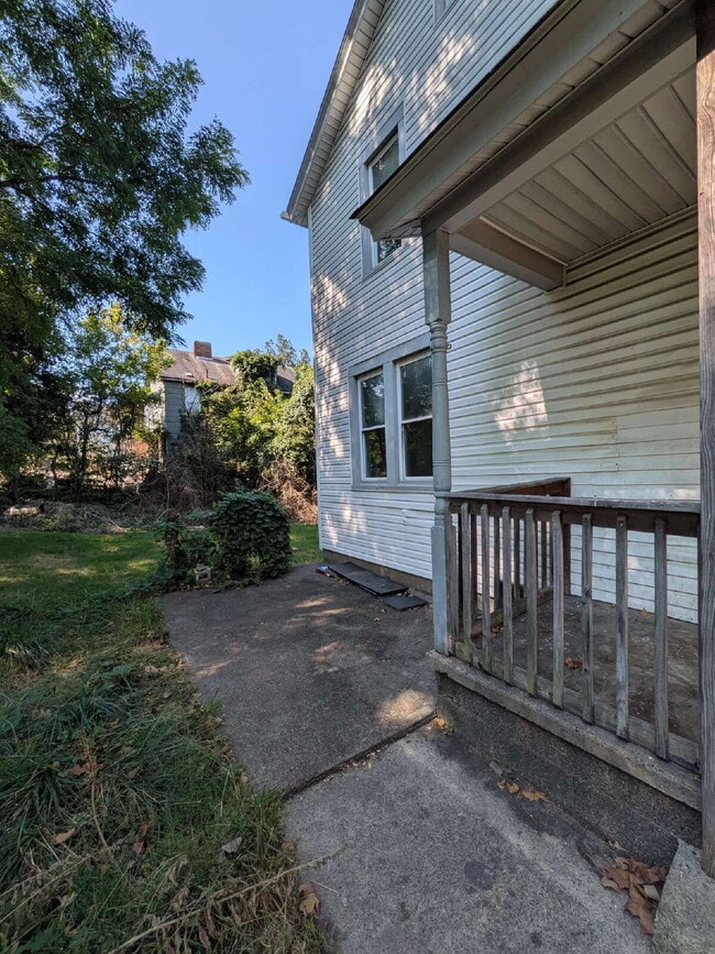 Building Photo - Section 8 approved 3 bed 1 bath home in McKeesport!