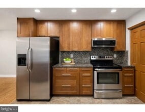 Building Photo - 1909 The Woods II