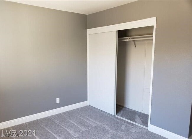 Building Photo - 3115 E Dillon Ave