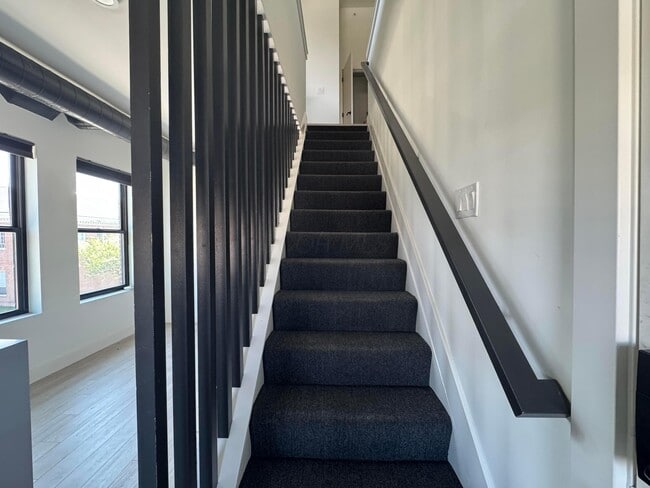 Building Photo - 973 E Broad St