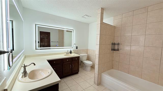 Building Photo - 6841 Ashbury Dr