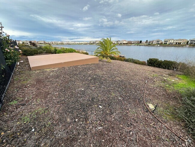 Building Photo - Stunning Lakefront River Islands Home