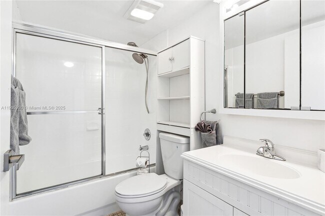 Building Photo - 1035 West Ave