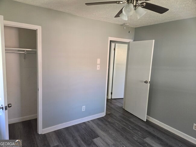 Building Photo - 6642 Wolf River Dr