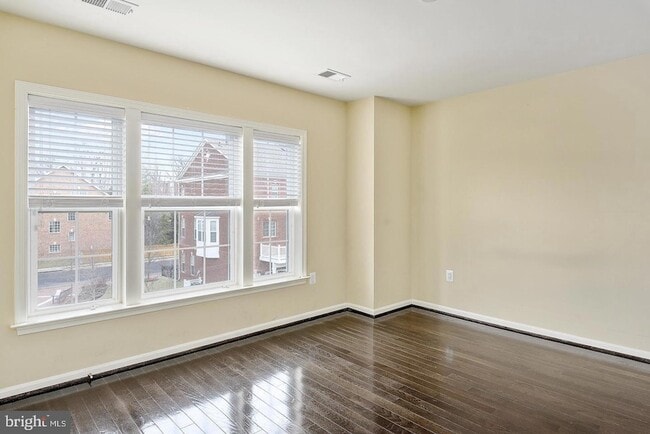 Building Photo - 10625 Legacy Ln