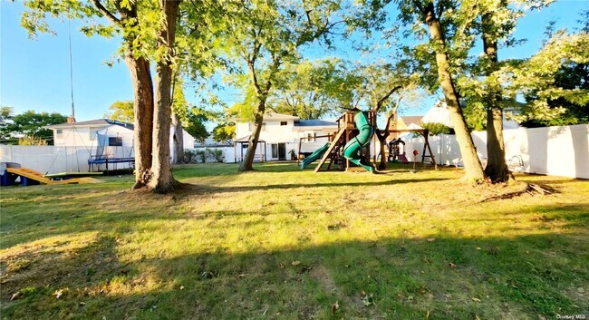 Building Photo - 350 Linden St