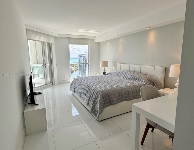 Building Photo - 21055 Yacht Club Dr