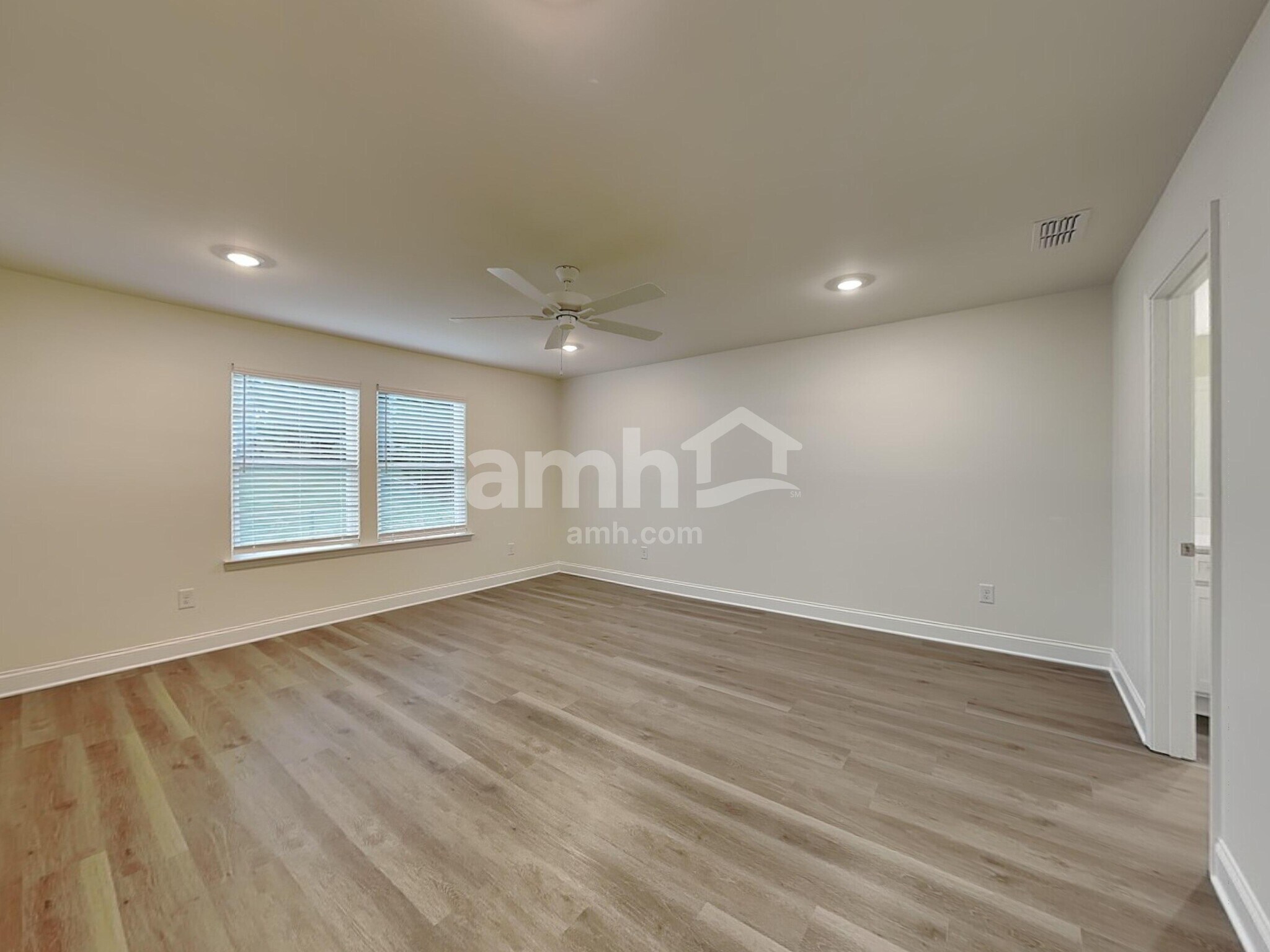 Building Photo - 890 Jubilation St