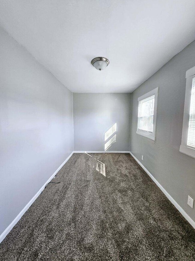 Building Photo - 2422 Warren St