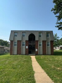 Building Photo - Cozy 2/1 with a Garage in Raytown!