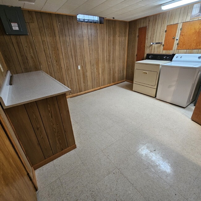 Building Photo - 3BR / 2BA Home in St. Clair Shores w/ Finished Basement, 3-Season Room & 2-Car Garage