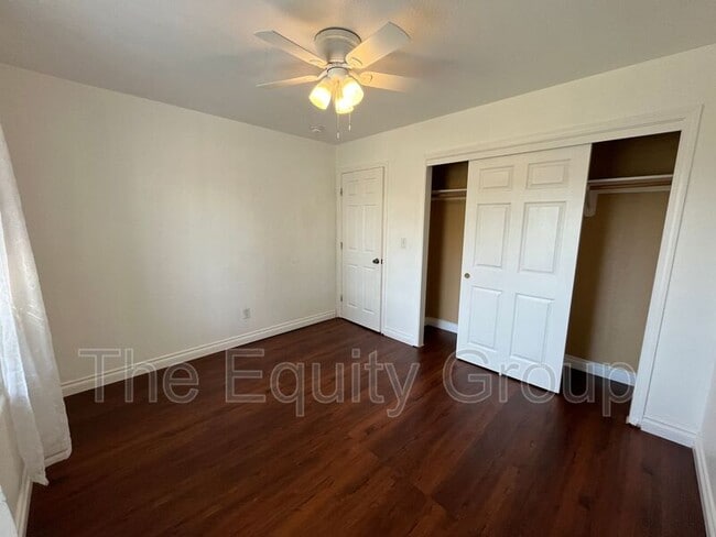 Building Photo - 1672 W Julieanne Ave