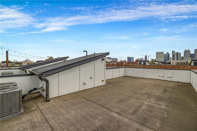 Building Photo - 267 Castleberry Station Dr SW