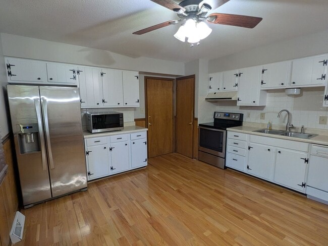 Building Photo - 2513 Lilac Dr