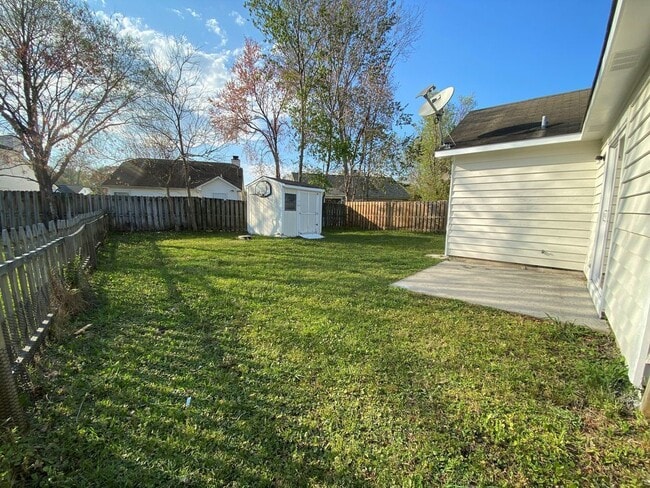 Building Photo - 3808 Fawn Creek Dr