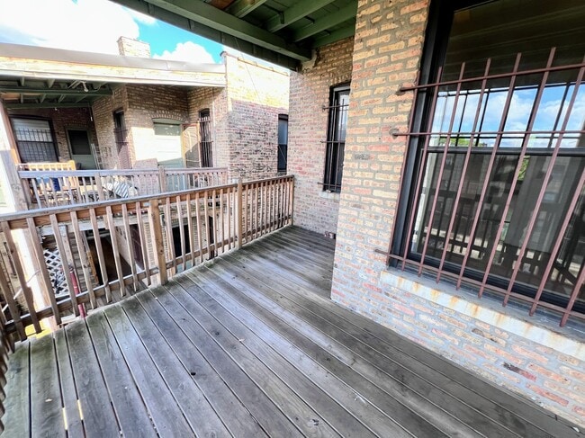 Building Photo - 3214 W Altgeld St
