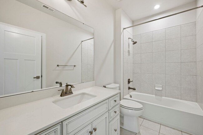 Building Photo - New in 2022 - lovely single family home in Ocean Meadows