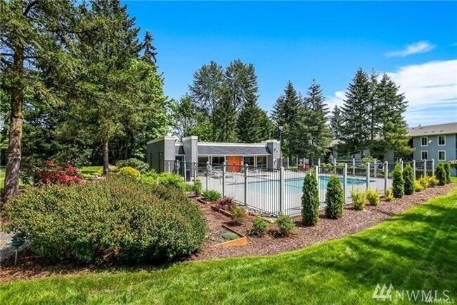 Building Photo - 1 Bed 1 Bath Condo Issaquah Sammamish Bluffs