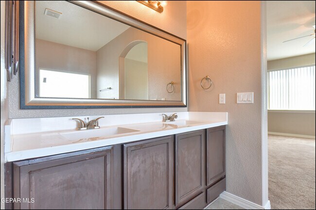 Building Photo - 6560 Westfield Dr