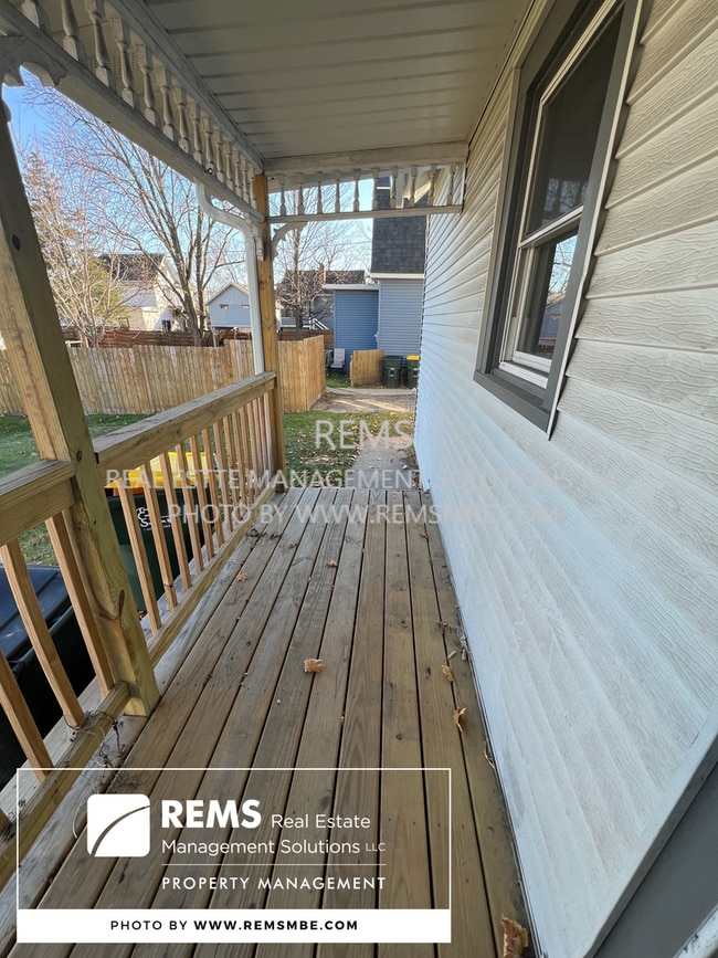 Building Photo - 420 N Pine St