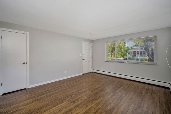 Building Photo - Webster Apartments - Newly Renovated 1 Bed...
