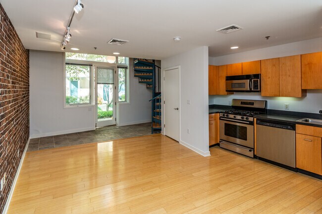 Building Photo - 36 Moore St